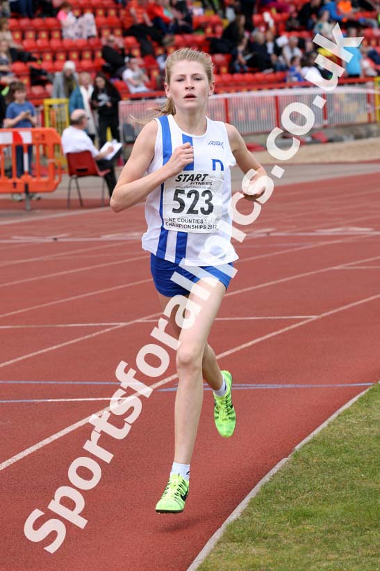 Womens under-17s 1500 metres, North Eastern Champs, Gateshead Stadium. Photo: David T. Hewitson/Sports for All Pics